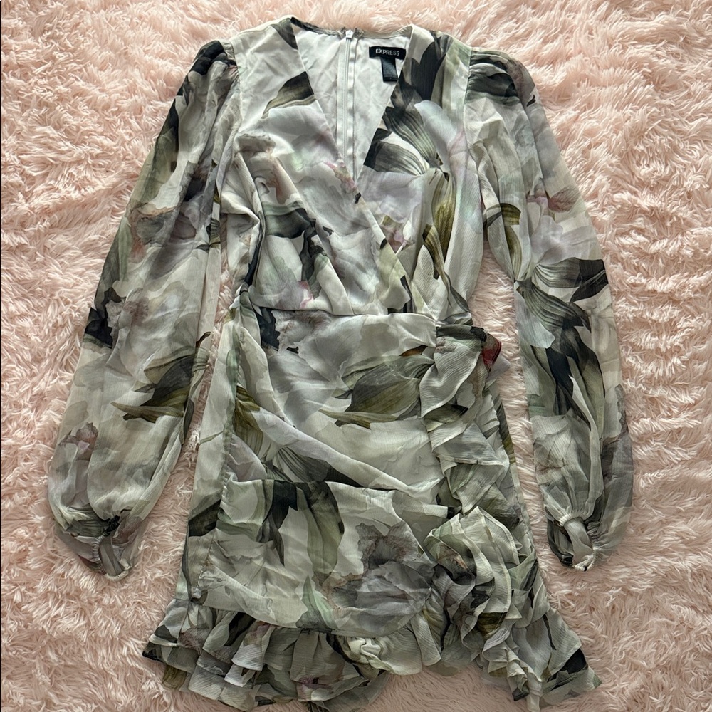 Express Green Floral Long-Sleeve Wrap Dress